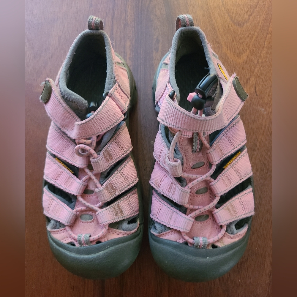 Keen kids Newport shoes size 1